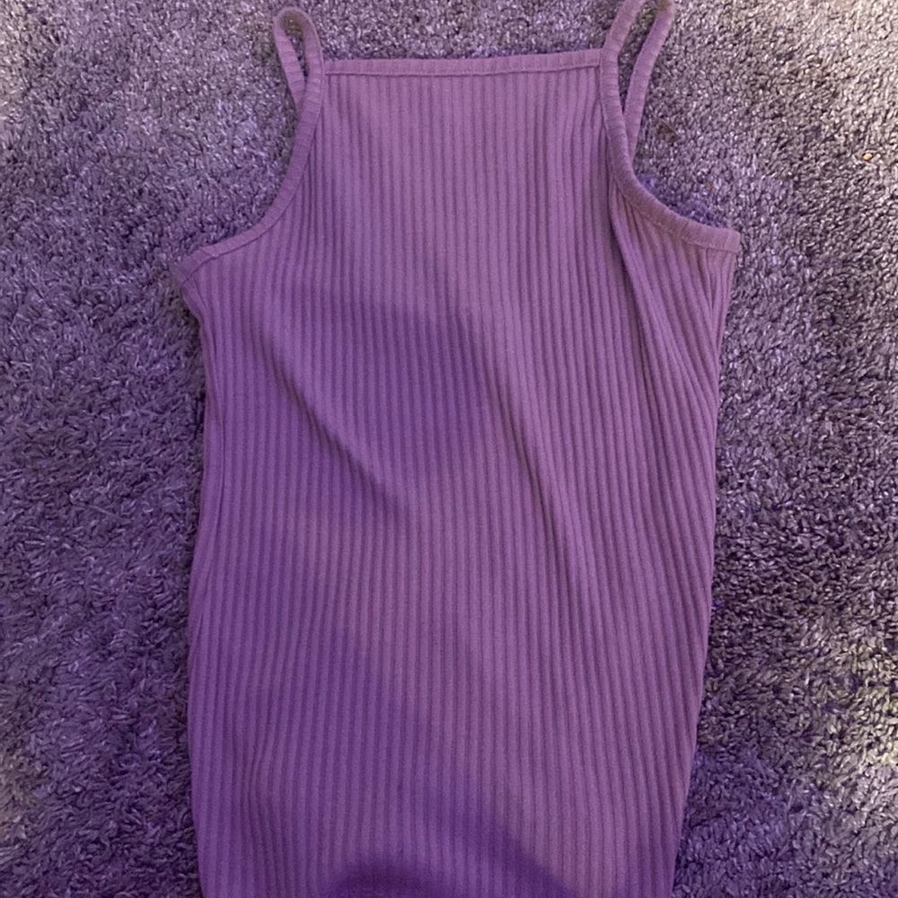 Nothing is wrong with this tank it’s cute the color is like a tan/mov.